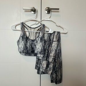 Mondetta Black and White Snake Print Leggings